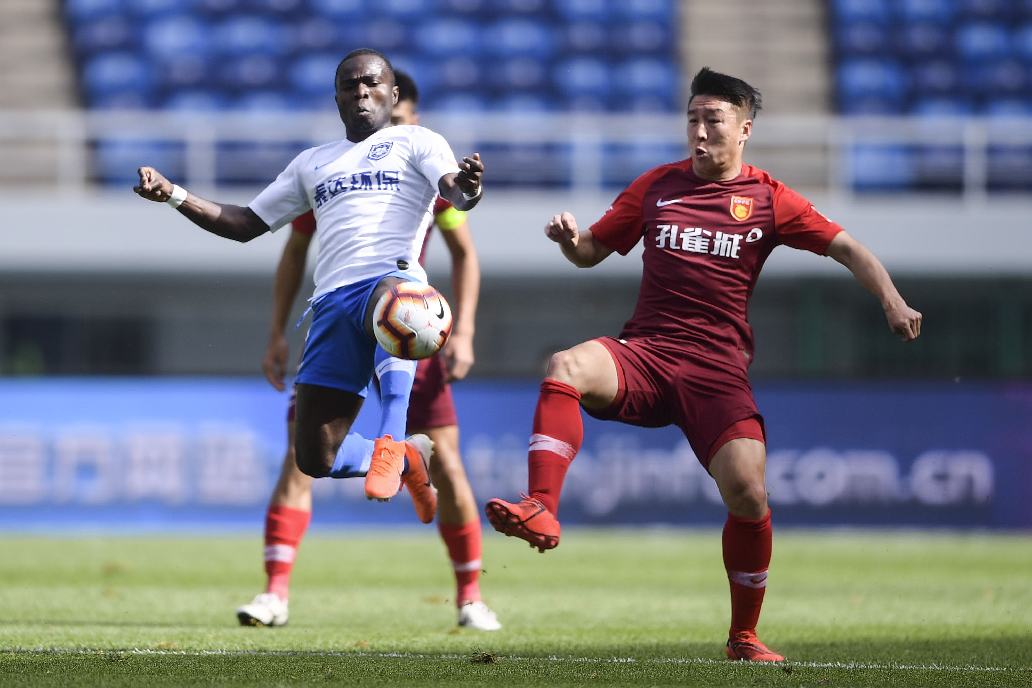 关于天津泰达客场爆冷战胜大连一方，取得连胜的信息