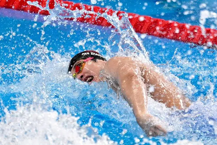 巴巴多斯游泳运动员表现优异