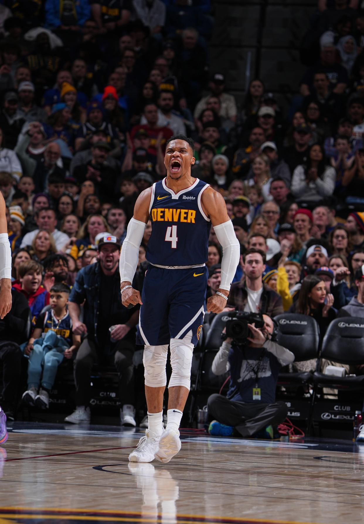 爵士客场不敌掘金，遭遇两连败