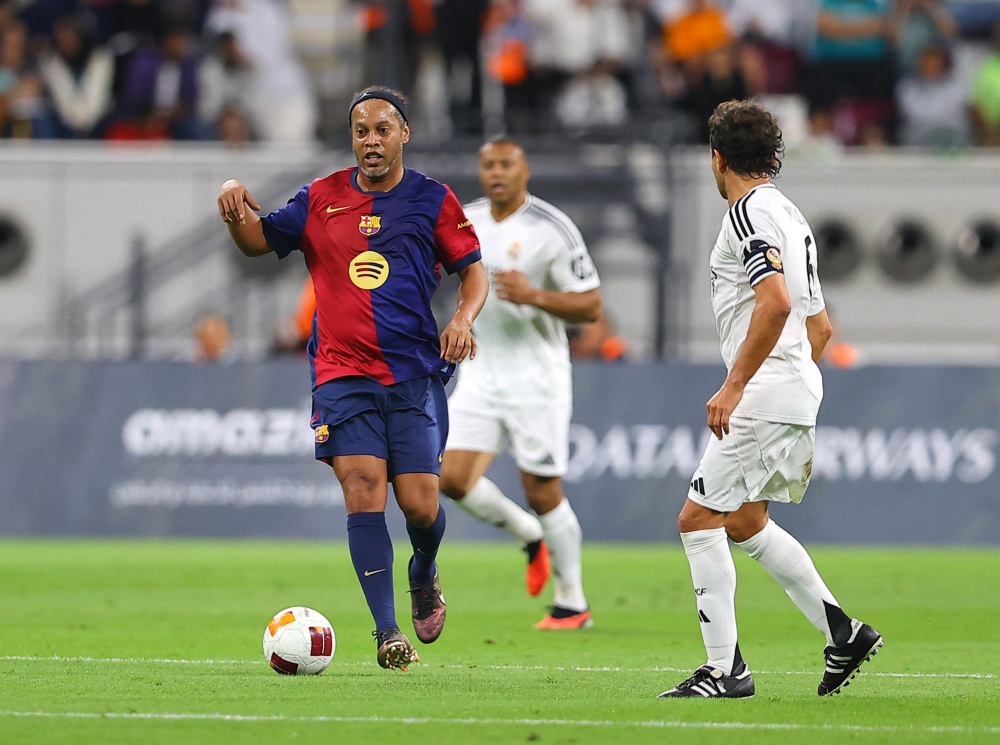 PG电子游戏-足球传奇重返赛场展现岁月留声