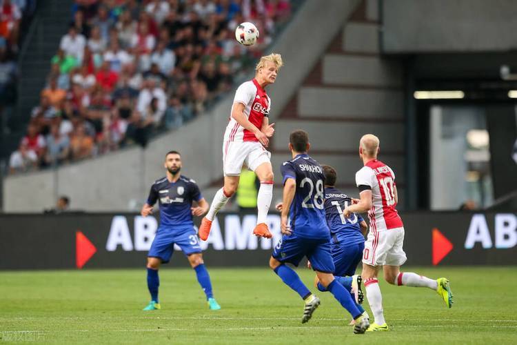 PG平台-阿贾克斯逆转逆袭，打破对手防线