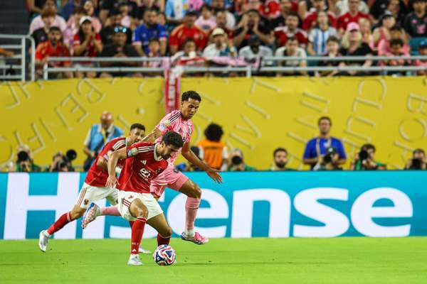 阿斯顿维拉门将多次扑救力保胜局的简单介绍