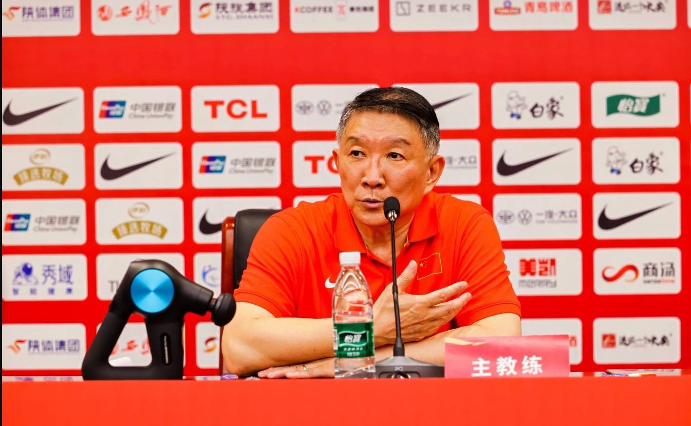 亚洲球员行列参赛，向冠军发起挑战的简单介绍