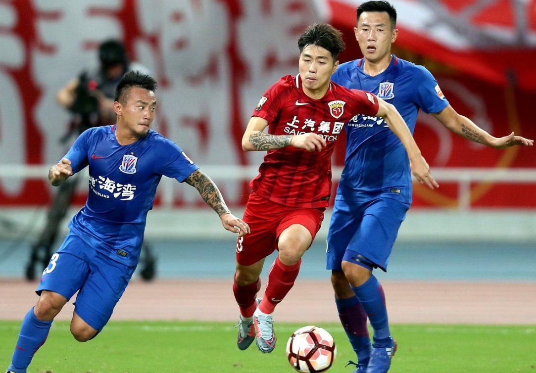 足球联赛各队实力逐渐显露，胜负不断