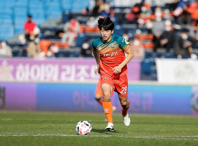 球队捷报频传总决赛成为焦点