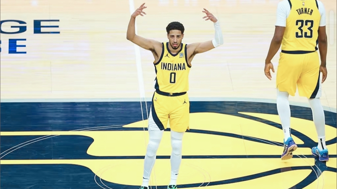 PG电子游戏-科兰斯再度发挥神勇，率领球队逆转胜利