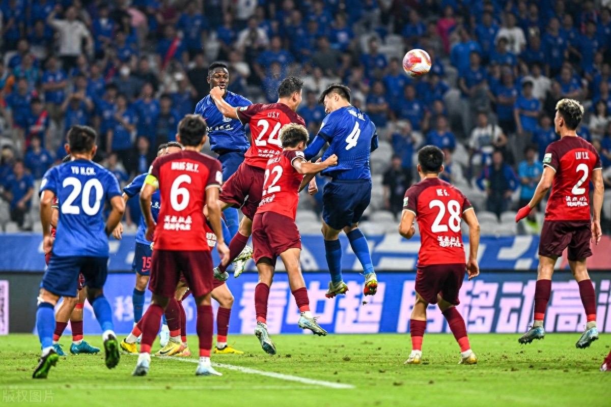 PG电子官方-热血对抗，球员们在场上奋力拼搏争取进球