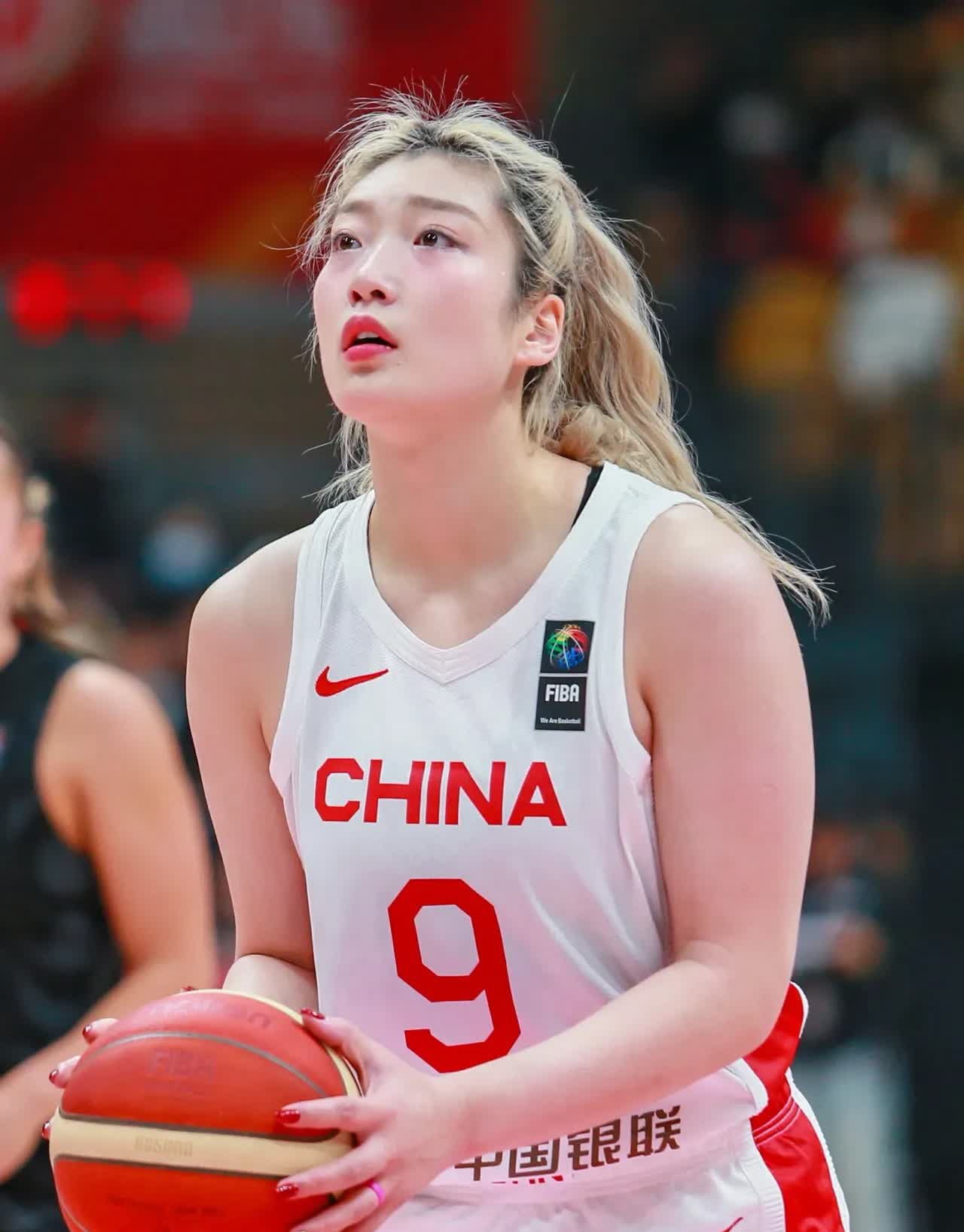 PG电子官网入口-比赛中女运动员表现出色，助球队取得胜利的简单介绍