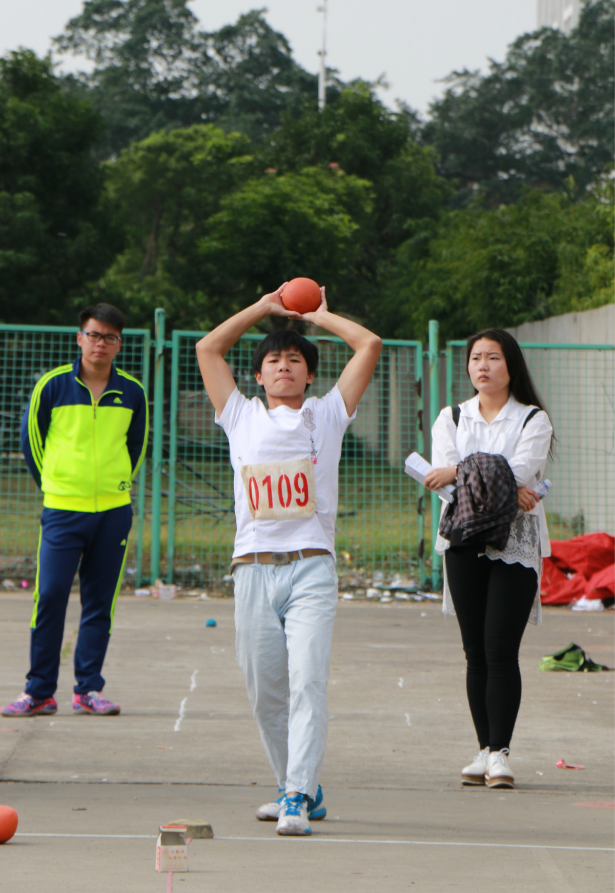 稳操胜券，球队从容取得比赛胜利