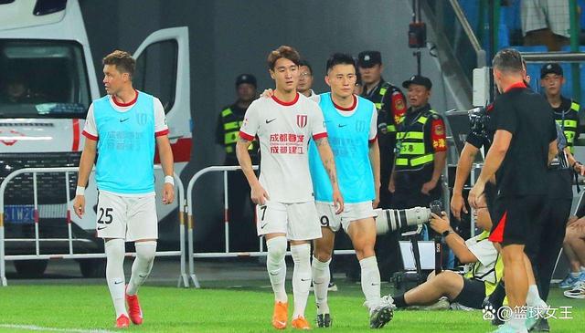 韦世豪梅开二度，帮助球队反超对手的简单介绍