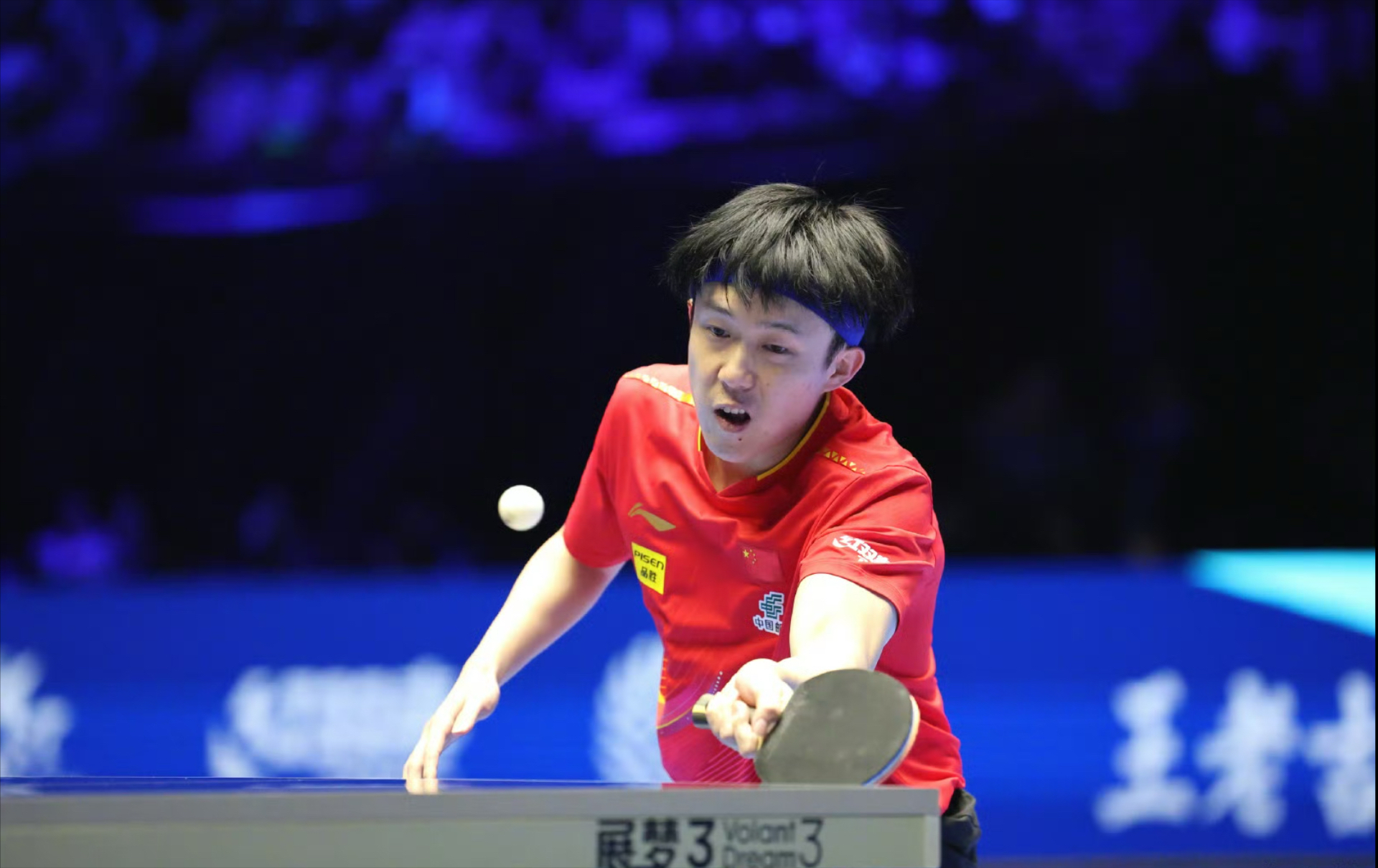 亚历山大-拉卡泽特在赛场上发挥出色的简单介绍