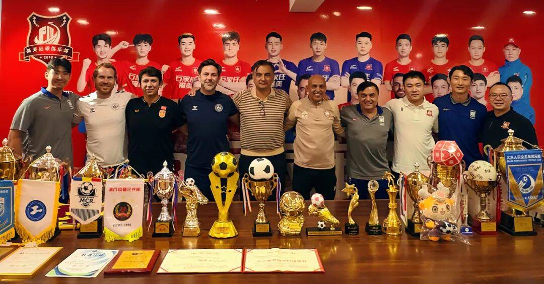 PG中国官网-足球队教练发布赛前动员，寄望球员全力以赴