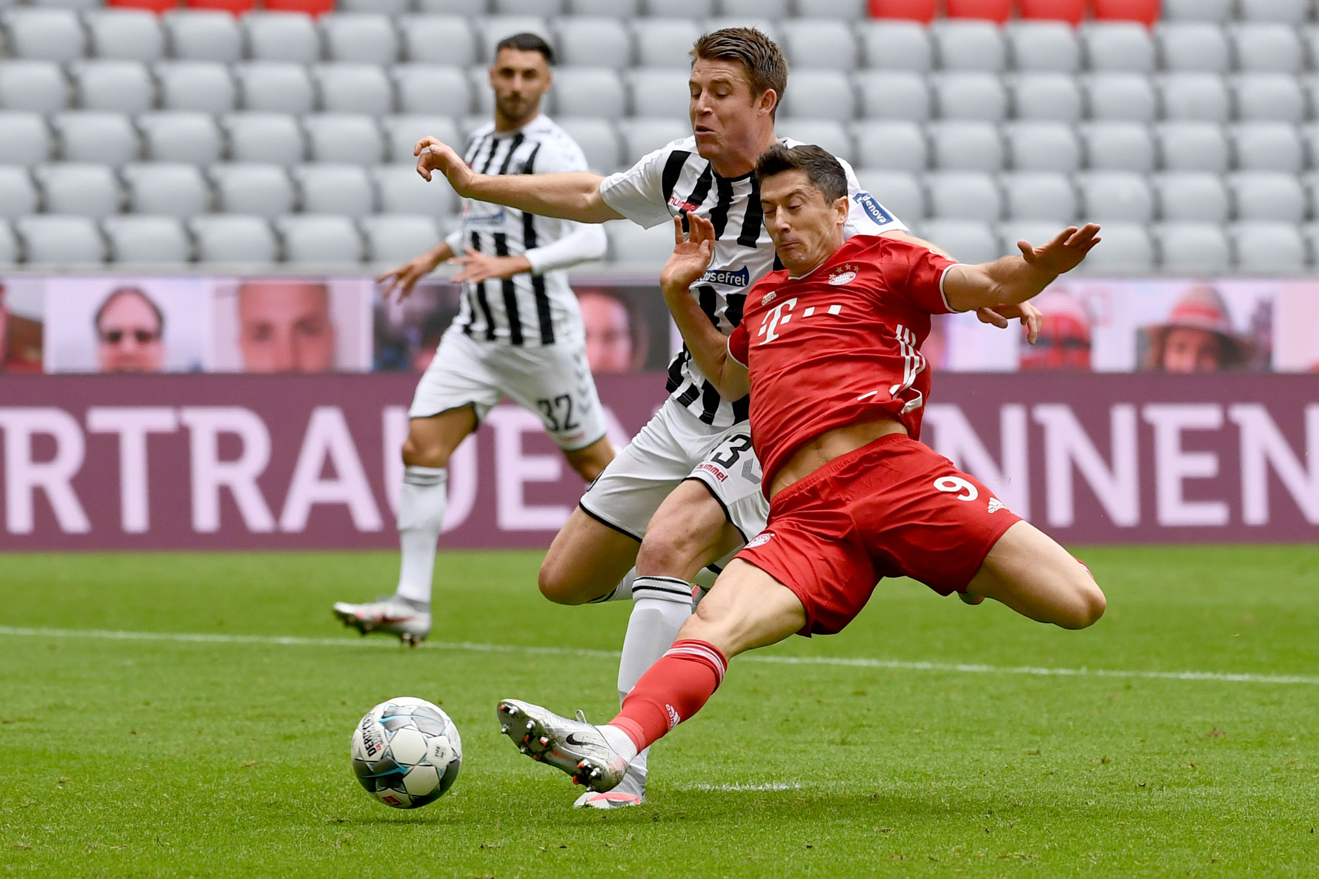 PG平台-足球赛场上的精彩瞬间，让人心跳不已