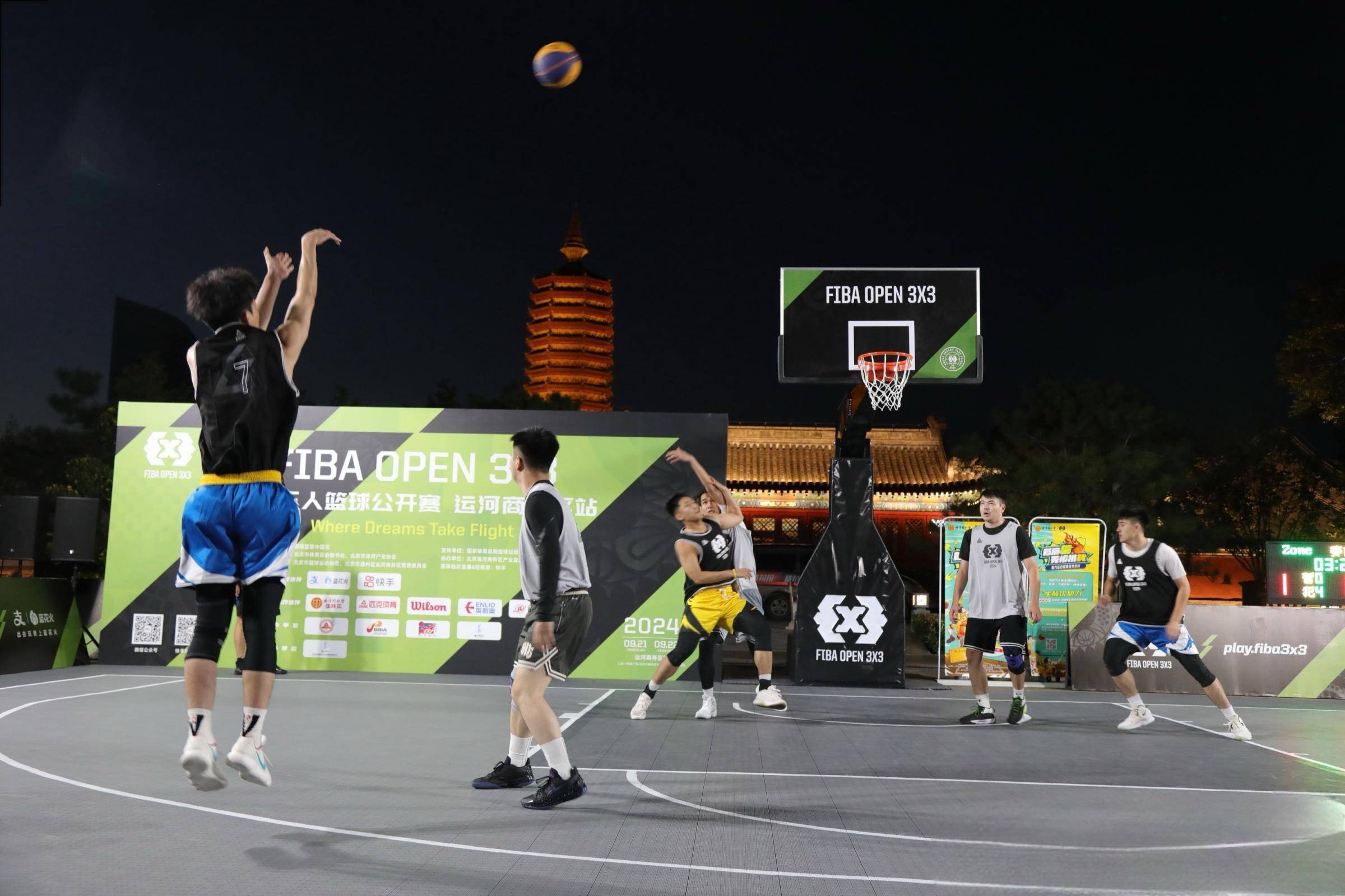 PG平台-包含篮球热血擂台，激情赛事引发观众狂欢的词条