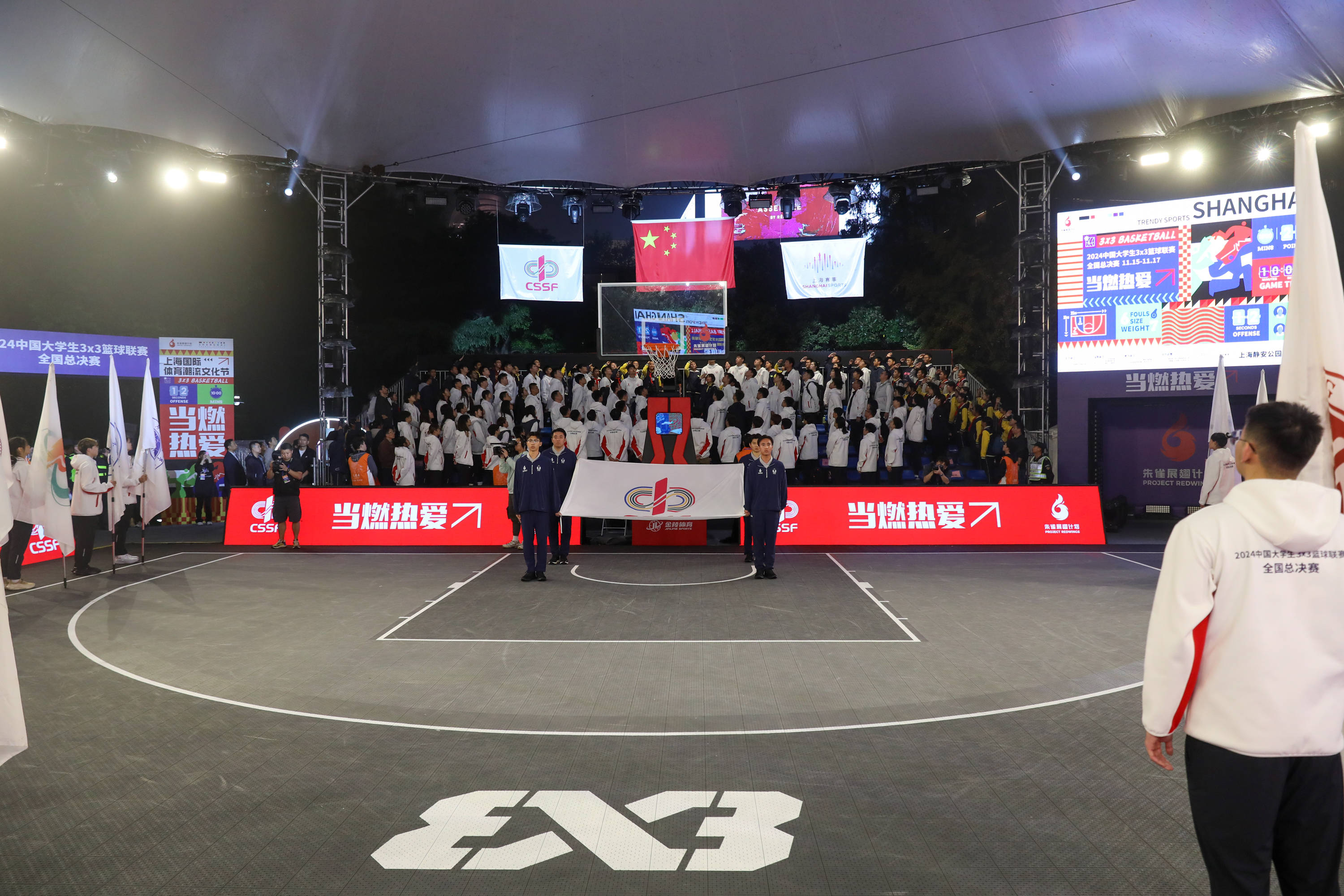 包含篮球热血擂台，激情赛事引发观众狂欢的词条