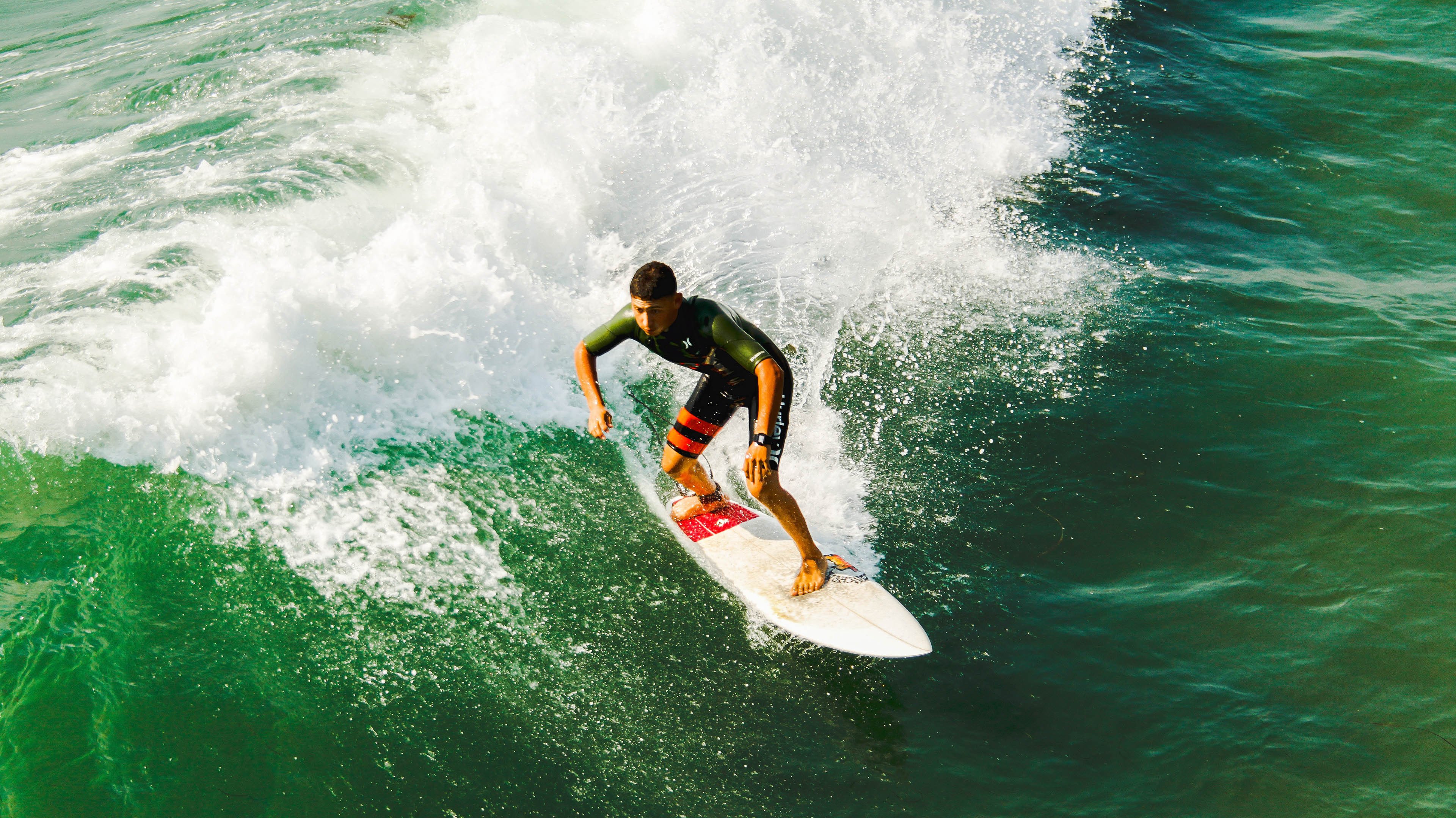 导演级掌控！阿拉巴高能输出全场，莱比锡红牛稳步击退毕尔巴鄂
